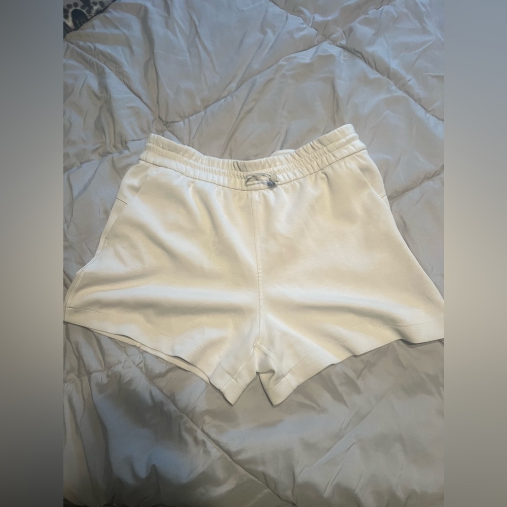 Lululemon soft stream high rise shorts